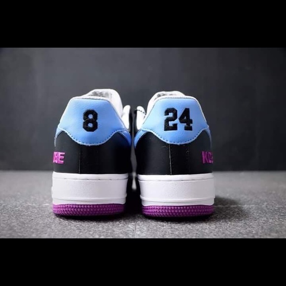 Late Kobe Bryant’s shoes - Picture 2 of 6